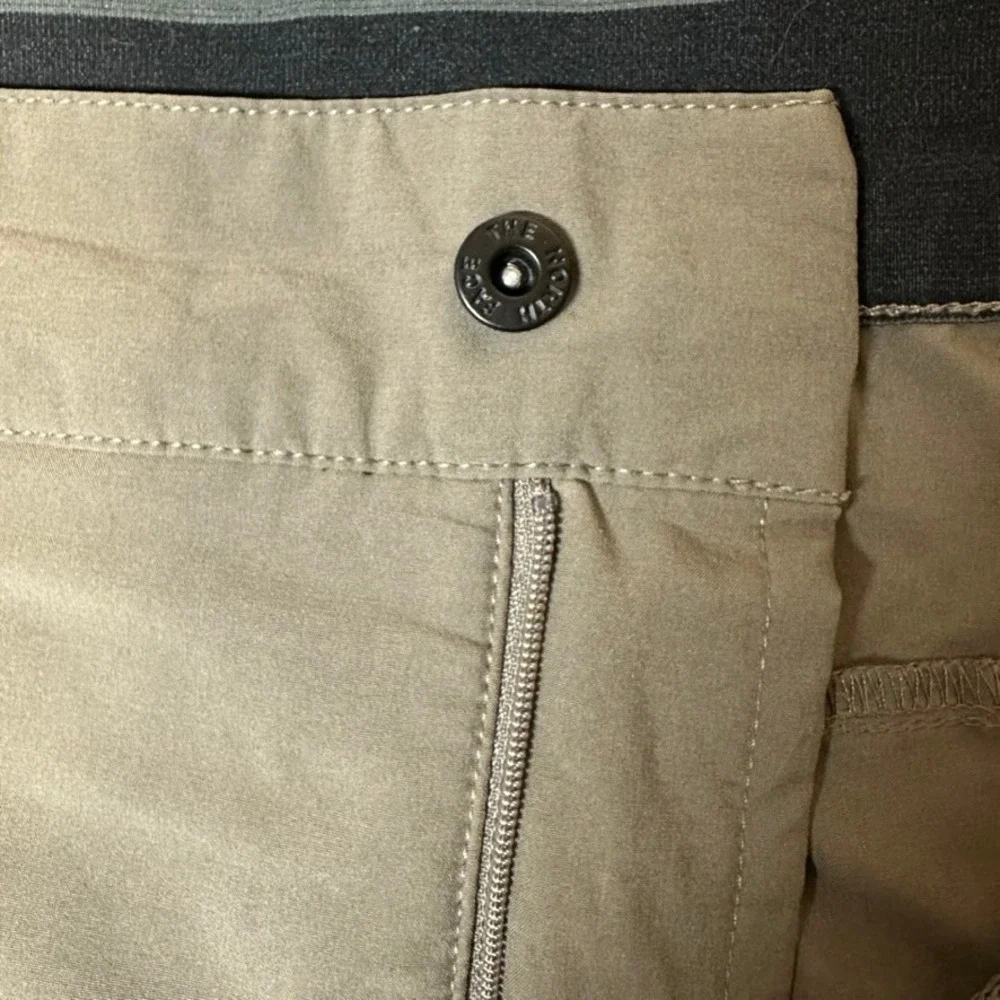 The North Face Mens Hiking Shorts Green Size 36 Elastic Waist Zip Pocket Stretch